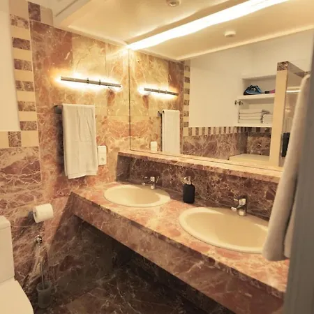 El Arbol - Rooftop Pool In Puerto Deportivo *